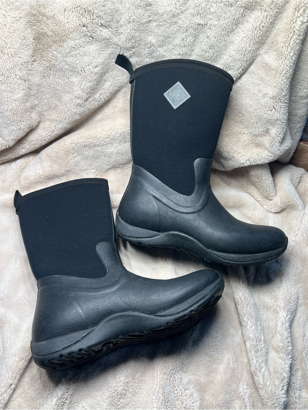 Women's Arctic Weekend Mid Boots by The Original Muck Boot Company size 9